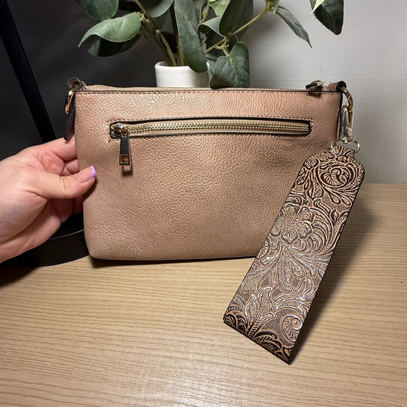 Cato wristlet NWOT - Picture 3 of 6